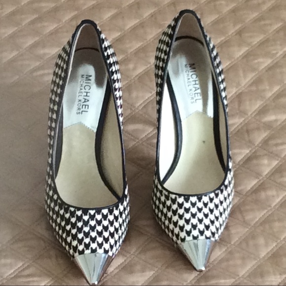 M K Shoes Zady Calfhair Houndstooth Pumps, - Picture 5 of 8